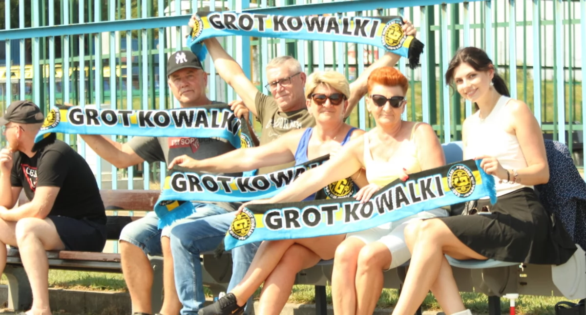Piłka nożna, Falstart Grotu kibice dają radę! [zdjęcia] - zdjęcie, fotografia