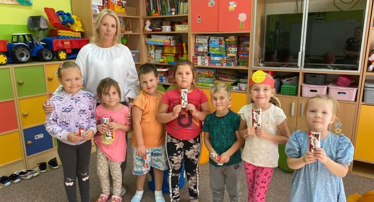 Edukacja, Maluchy świętowały całego [zdjęcia] - zdjęcie, fotografia