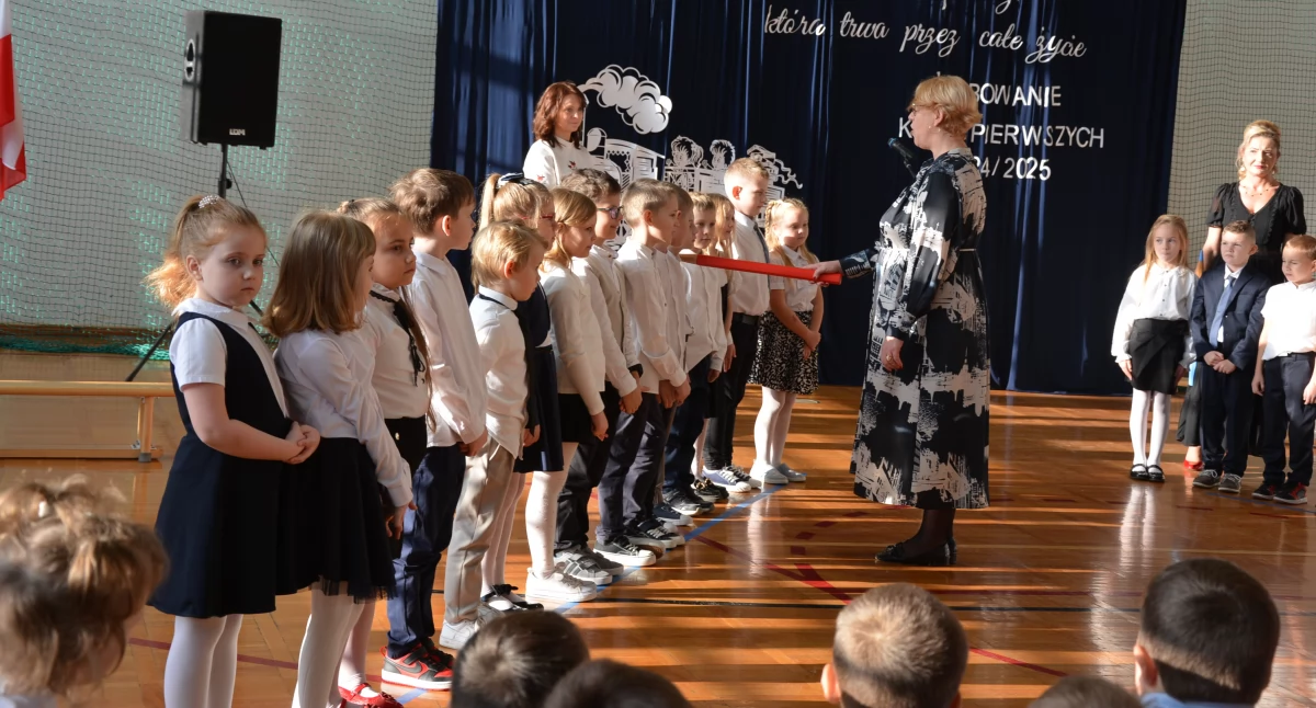Edukacja, Uroczyście włączeni poczet uczniów [zdjęcia] - zdjęcie, fotografia