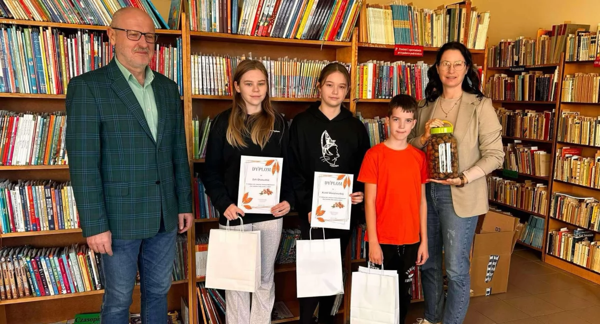 Biblioteki, Liczyli orzechy słoiku - zdjęcie, fotografia