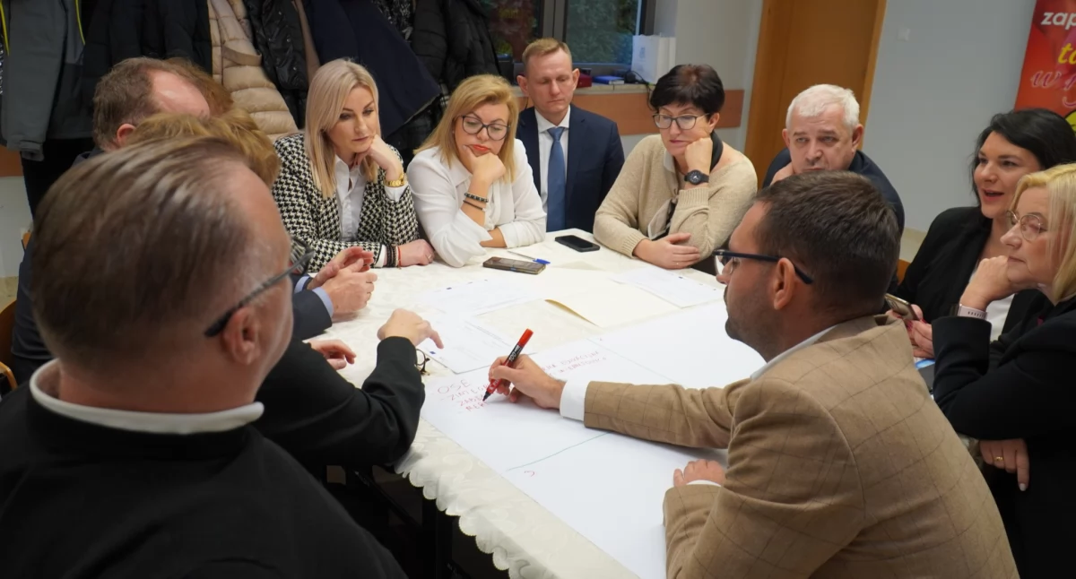 Edukacja, Bezpieczeństwo młodzieży Internecie - zdjęcie, fotografia