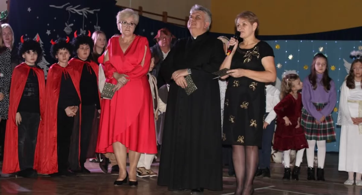 Wydarzenia lokalne, Świątecznie szkole - zdjęcie, fotografia