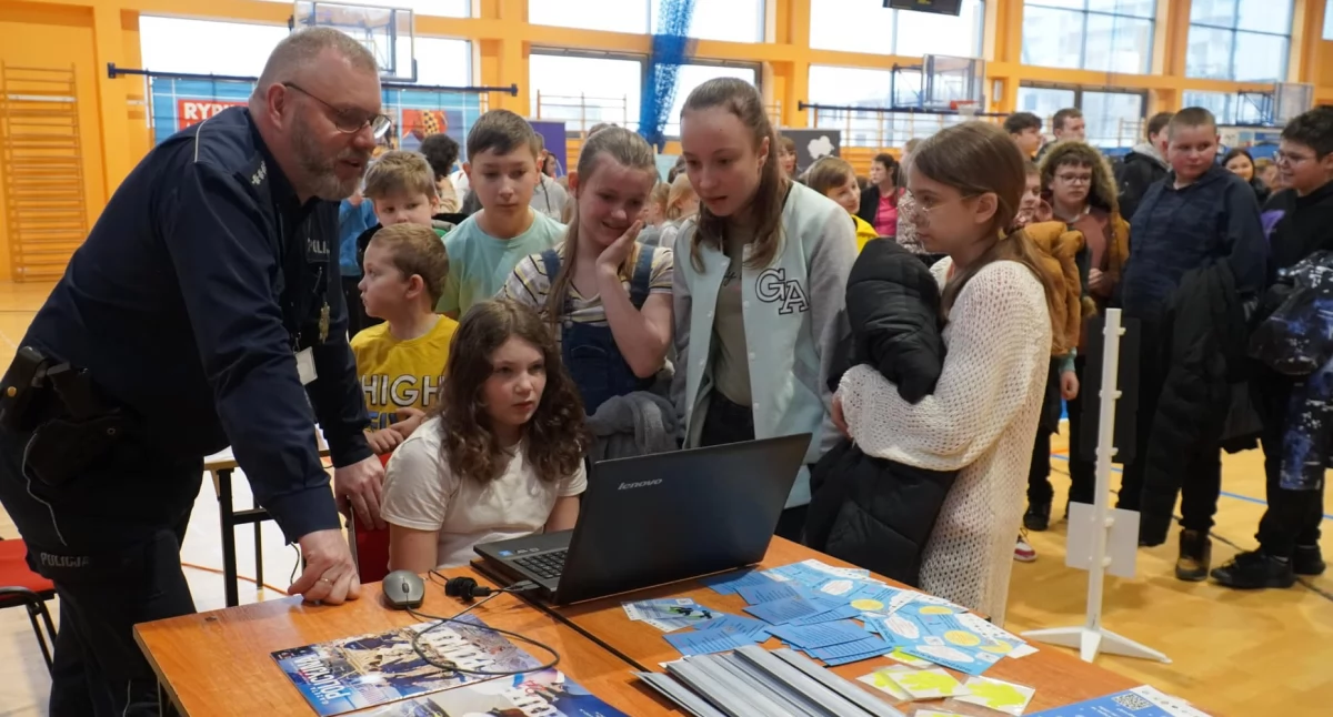 Wydarzenia lokalne, Bezpieczni tylko ferie - zdjęcie, fotografia