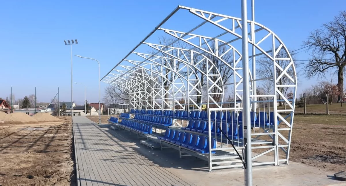 Piłka nożna, zagra nowym stadionie [zdjęcia] - zdjęcie, fotografia