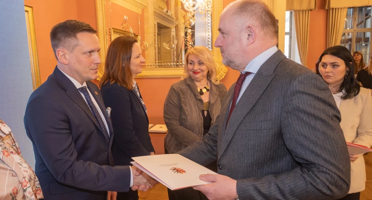 Ciekawi ludzie, Europejskim Korpusie Radnych - zdjęcie, fotografia