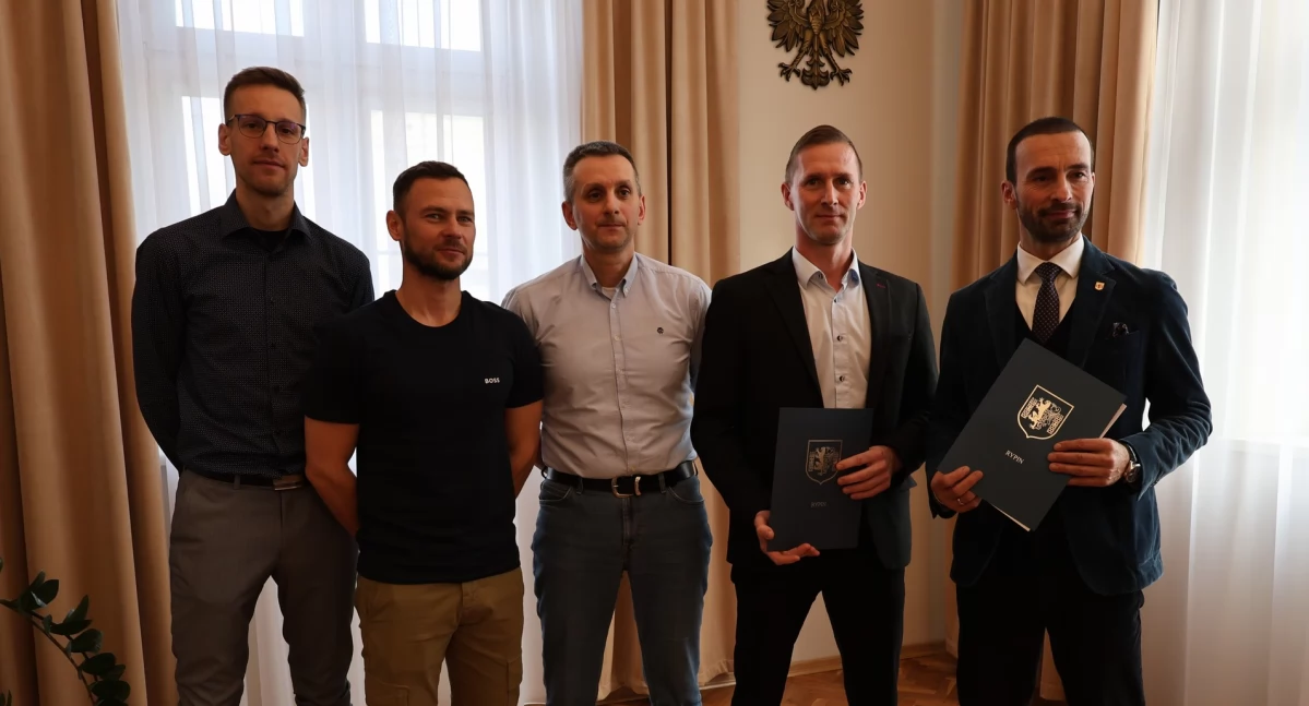 Urzędy, Miasto wspiera sport - zdjęcie, fotografia