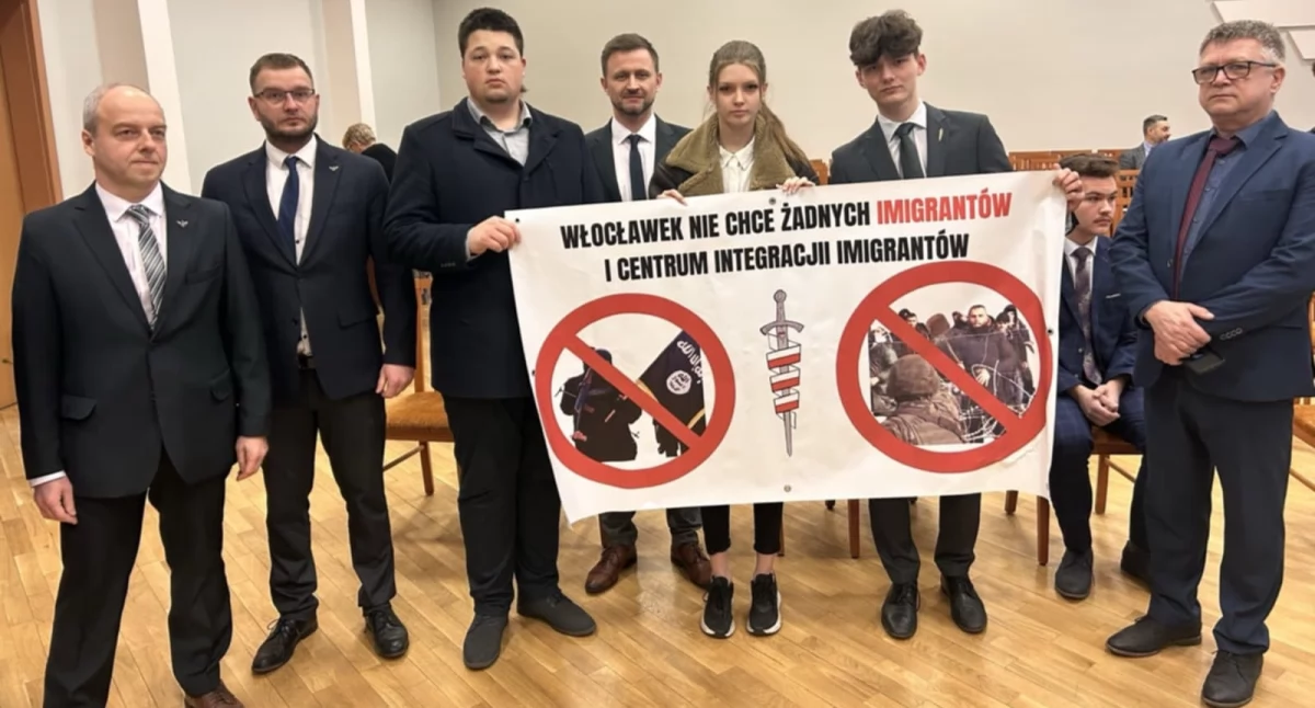 Interwencje, obawie przed migrantami - zdjęcie, fotografia