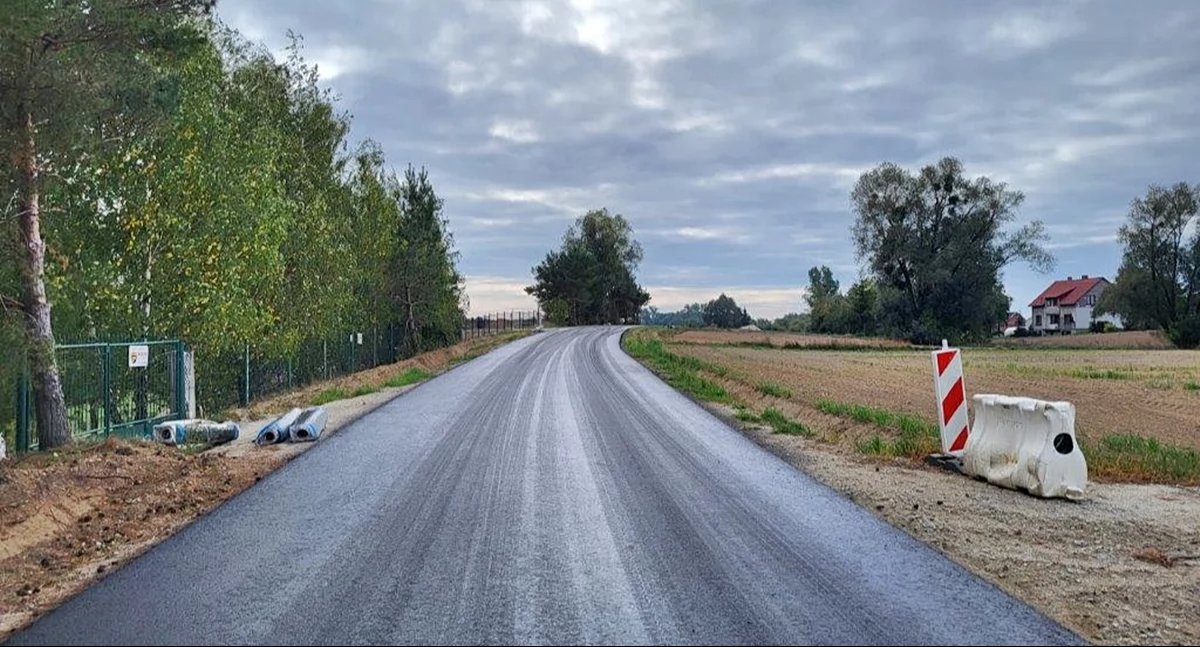 Inwestycje, Województwo sypnęło groszem drogi - zdjęcie, fotografia