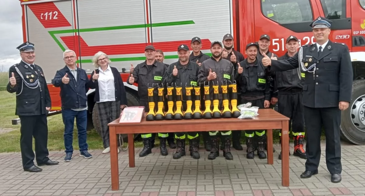 Stowarzyszenia i organizacje, Godziszewy nowym sprzętem - zdjęcie, fotografia