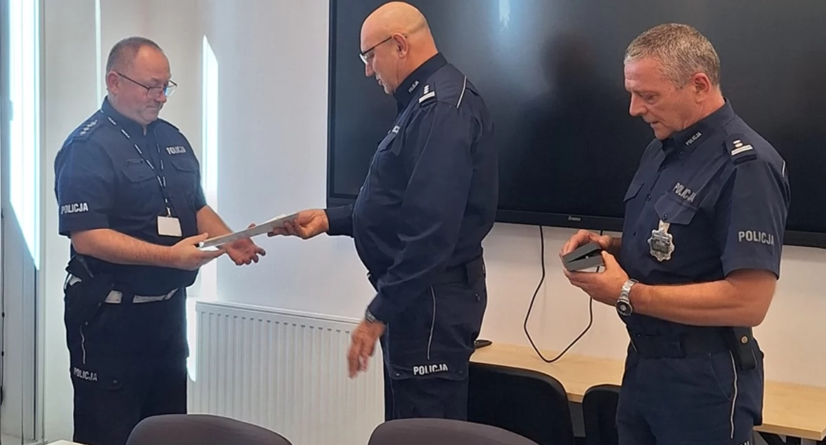 Komunikaty i profilaktyka, Pracuje policji - zdjęcie, fotografia