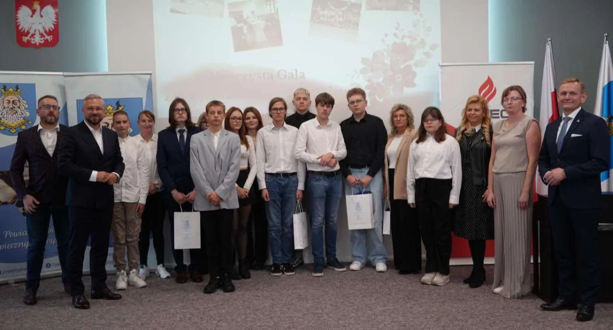 Edukacja, Nagrody uczniów róże nauczycieli - zdjęcie, fotografia