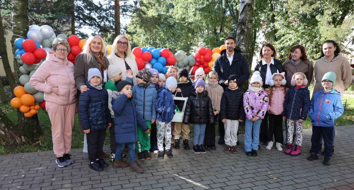 Edukacja, Zakopali kapsułę czasu - zdjęcie, fotografia