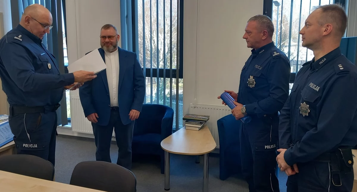 Komunikaty i profilaktyka, Zasłużony policjant emeryturze - zdjęcie, fotografia