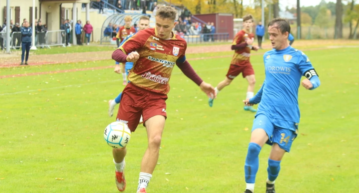 Piłka nożna, Skrwa liderem inaugurację wygrali Lubaniu - zdjęcie, fotografia