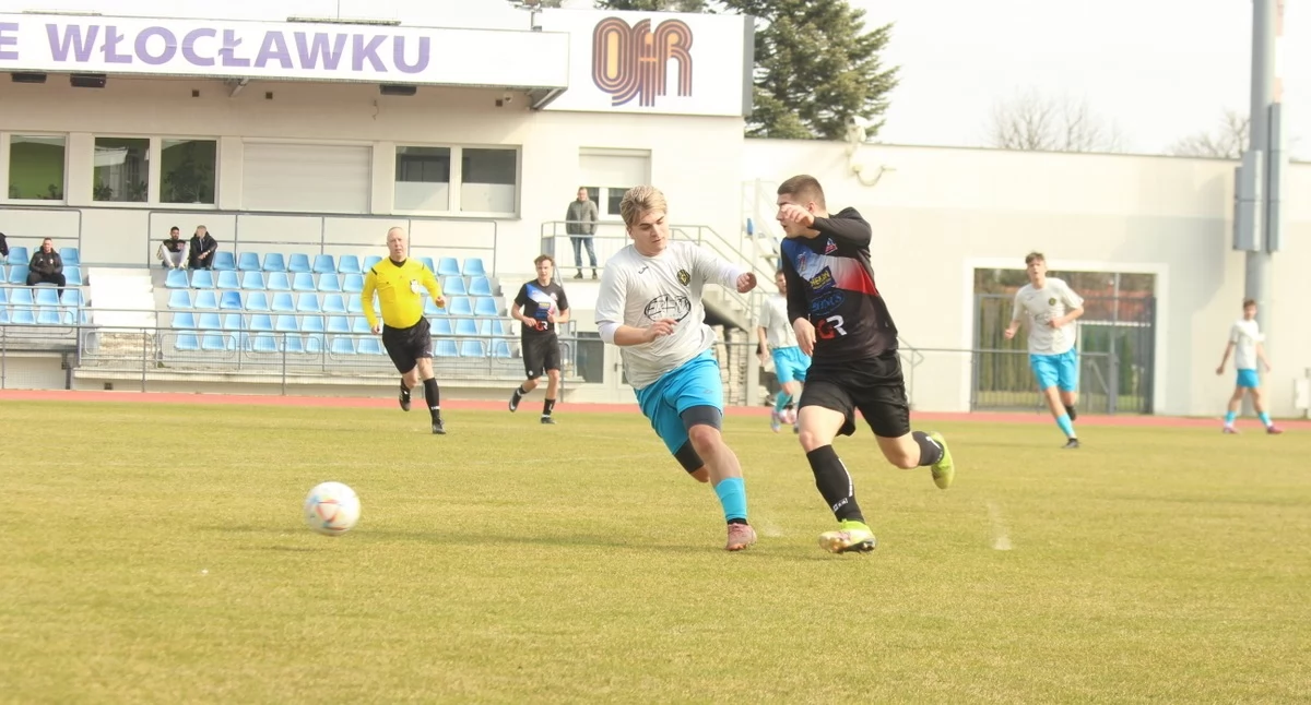 Piłka nożna, Słaby początek Grotu razem porażka Włocławku [zdjęcia] - zdjęcie, fotografia