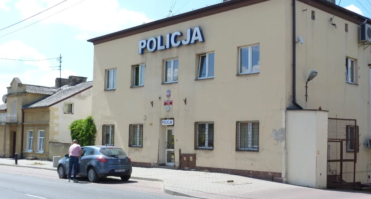 Samorząd powiatowy, budynkiem komendzie policji - zdjęcie, fotografia