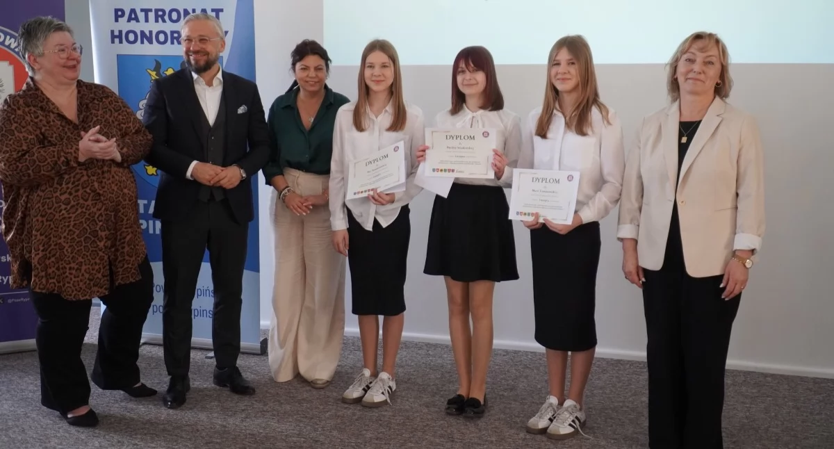 Wydarzenia lokalne, Wiedzą zrobić odpadami - zdjęcie, fotografia