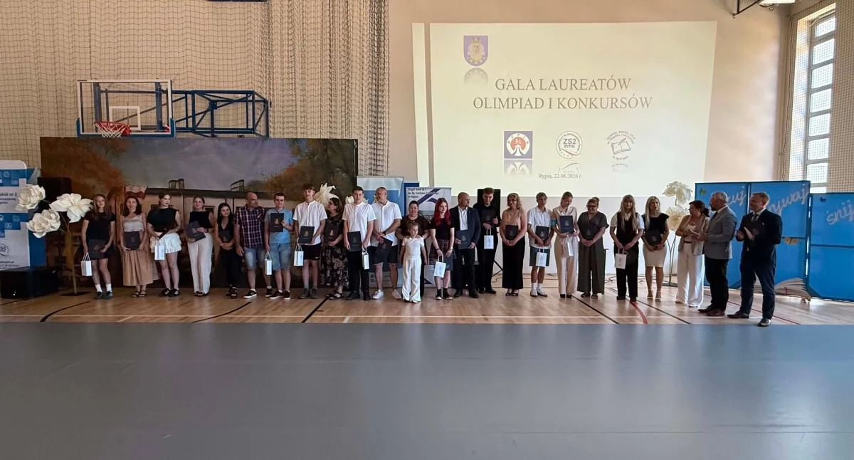 Edukacja, Najlepsi uczniowie nagrodzeni - zdjęcie, fotografia