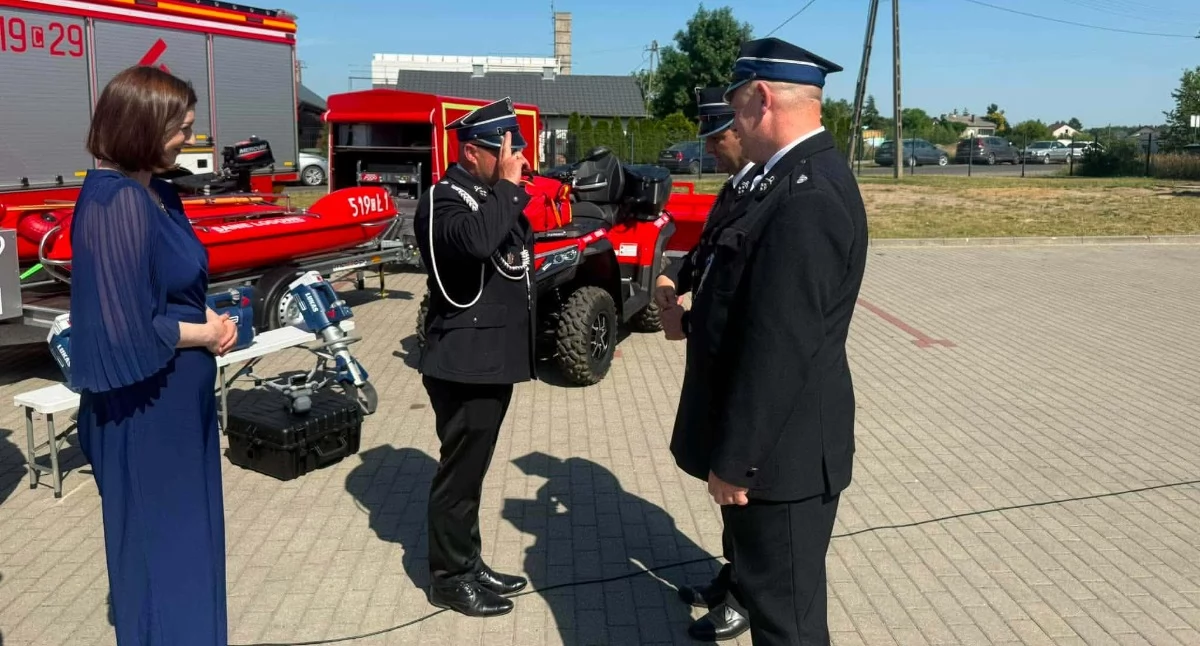 Stowarzyszenia i organizacje, Pokolenia strażaków jedna misja - zdjęcie, fotografia