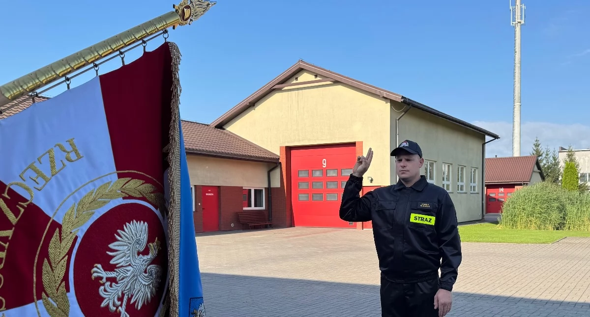 Komunikaty i profilaktyka, strażak służbie - zdjęcie, fotografia