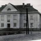 Budynek Komitetu Powiatowego PZPR w Rypinie wystawiony przez PBRol w 1955 roku (fot. 1955)