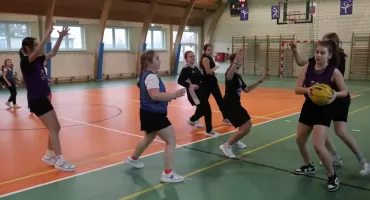 Turniej pod koszem