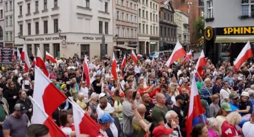 Tłumy przeciw imigracji