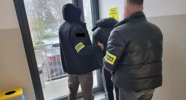 18-letni diler z gminy Brzuze zatrzymany. Miał prawie pół kilo narkotyków