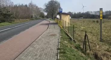 Atrapa fotoradaru straszy kierowców