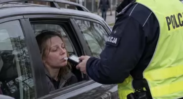 Pijana matka wiozła dzieci!